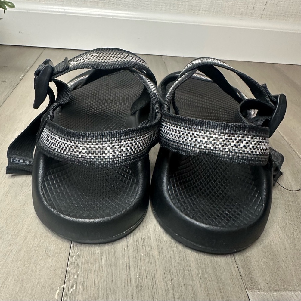 Chaco Z/1 Adjustable Strap Classic Sandal Men Split Gray
Men’s 11 - Picture 7 of 9